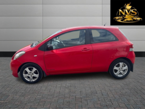 2010 Toyota Yaris 1.3 Dual Vvt-I Tr in Red — image 4
