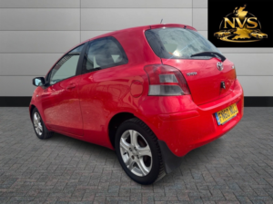 2010 Toyota Yaris 1.3 Dual Vvt-I Tr in Red — image 5