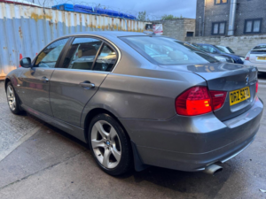 2011 BMW 3 Series 2.0 320i Exclusive Edition Steptronic Euro 5 4dr in Grey — image 3