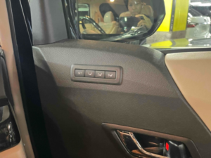 2012 Toyota Alphard 350g L Package Top Spec Leather 7 Seats in Black — image 6