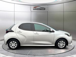 2021 Toyota Yaris 1.5 Vvt-H Excel E-CVT Euro 6 (s/s) 5dr in Silver — image 5