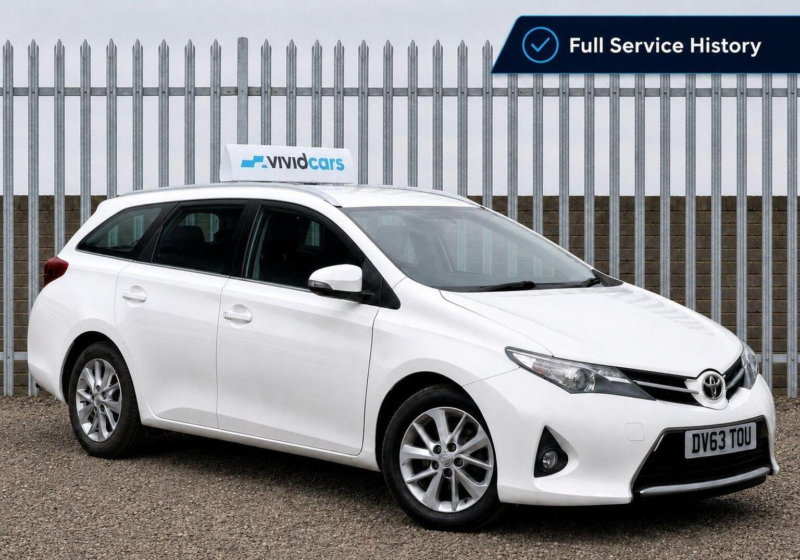 2013 Toyota Auris 1.4 D-4d Icon Touring Sports Euro 5 (s/s) 5dr in White — image 1