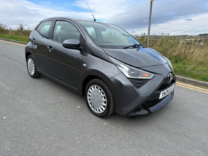 2021 Toyota Aygo Vvt-I X-Play Tss in Grey — image 2