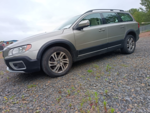 2013 Volvo Xc70 2.4 D5 Se Lux in Gold — image 2