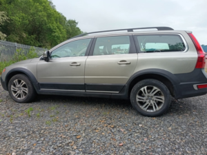 2013 Volvo Xc70 2.4 D5 Se Lux in Gold — image 4
