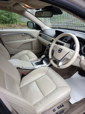 2013 Volvo Xc70 2.4 D5 Se Lux in Gold — image 6