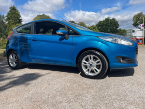 2015 Ford Fiesta 1.25 Zetec Euro 5 3dr in Blue — image 3