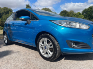 2015 Ford Fiesta 1.25 Zetec Euro 5 3dr in Blue — image 4