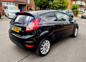 2016 Ford Fiesta 1.0 T Ecoboost Titanium in Black — image 3