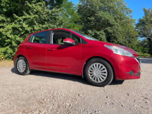 2013 Peugeot 208 1.4 Hdi Access+ Euro 5 5dr in Red — image 3