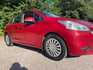 2013 Peugeot 208 1.4 Hdi Access+ Euro 5 5dr in Red — image 4