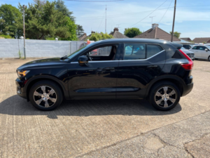 2019 Volvo Xc40 1.5 T3 Inscription SUV 5dr Petrol Manual Euro 6 (s/s) (163 Ps) in Black — image 4