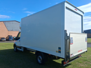 2021 Ford Transit 2.0 350 Ecoblue Luton Tail Lift 2dr Diesel Manual Rwd L4 Euro 6 (s/s) (drw) (130 Ps) in White — image 3