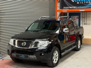 2015 Nissan Navara 2.5 Dci Tekna Auto 4WD Euro 5 4dr in Black — image 6