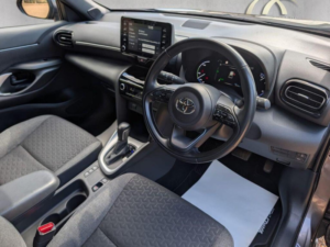 2023 Toyota Yaris Cross 1.5 Vvt-H Design E-CVT Euro 6 (s/s) 5dr in Grey — image 2
