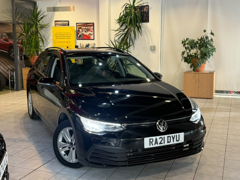 2021 Volkswagen Golf 1.5 Etsi Mhev Life in Black — image 1