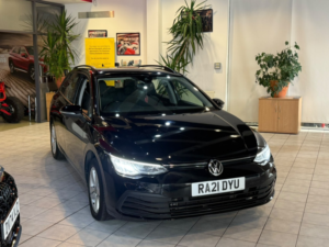 2021 Volkswagen Golf 1.5 Etsi Mhev Life in Black — image 2
