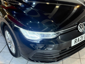 2021 Volkswagen Golf 1.5 Etsi Mhev Life in Black — image 3
