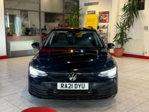 2021 Volkswagen Golf 1.5 Etsi Mhev Life in Black — image 4