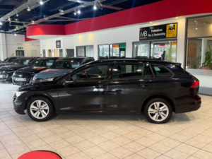 2021 Volkswagen Golf 1.5 Etsi Mhev Life in Black — image 6