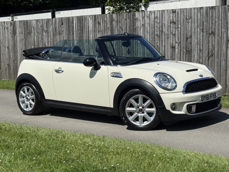 2011 MINI Convertible 1.6 Cooper S Convertible — image 1
