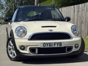2011 MINI Convertible 1.6 Cooper S Convertible — image 2