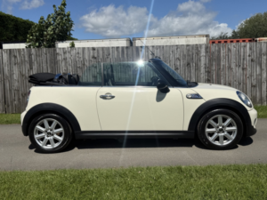 2011 MINI Convertible 1.6 Cooper S Convertible — image 4