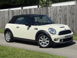 2011 MINI Convertible 1.6 Cooper S Convertible — image 6