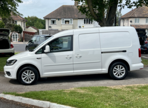2016 Volkswagen Caddy Maxi 2.0 Tdi C20 Bluemotion Tech Highline in White — image 4