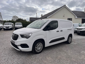 2020 Vauxhall Combo 1.5 Turbo D 2300 Sportive in White — image 5