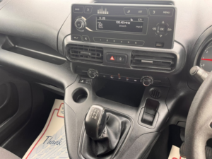 2020 Vauxhall Combo 1.5 Turbo D 2300 Sportive in White — image 6