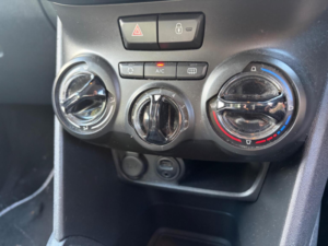 2013 Peugeot 208 1.2 Vti Active Euro 5 5dr in Blue — image 8