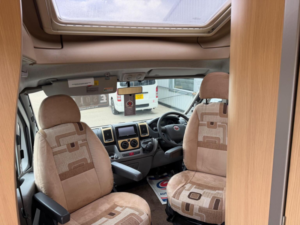 2010 Bessacarr E520 Fiat Ducato Motorhome 2 Berth in White — image 6