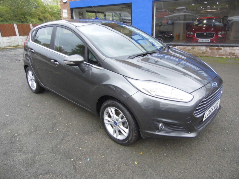 2015 Ford Fiesta 1.25 Zetec Euro 6 5dr in Grey — image 1