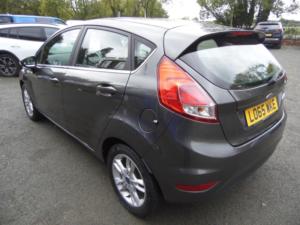 2015 Ford Fiesta 1.25 Zetec Euro 6 5dr in Grey — image 4