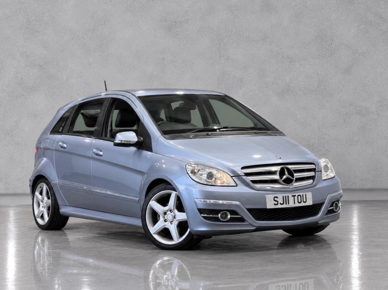 2011 Mercedes-Benz B Class 1.5 B160 Sport CVT 5dr in Blue — image 1
