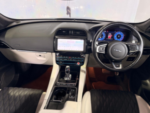 2020 Jaguar F-Pace 5.0 V8 Svr SUV 5dr Petrol Quickshift AWD Euro 6 (s/s) (550 Ps) in Black — image 2