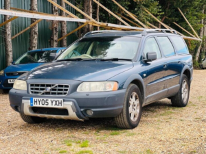 2005 Volvo Xc70 2.4 D5 Se 5dr in Blue — image 3