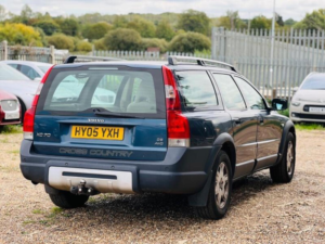 2005 Volvo Xc70 2.4 D5 Se 5dr in Blue — image 5