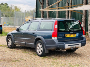 2005 Volvo Xc70 2.4 D5 Se 5dr in Blue — image 6