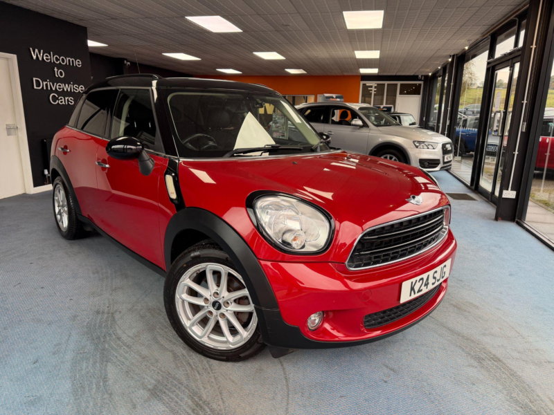 2014 MINI Countryman 2.0 Cooper D Auto Euro 5 5dr in Red — image 1