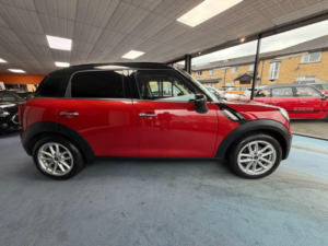 2014 MINI Countryman 2.0 Cooper D Auto Euro 5 5dr in Red — image 2