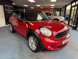 2014 MINI Countryman 2.0 Cooper D Auto Euro 5 5dr in Red — image 3