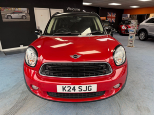 2014 MINI Countryman 2.0 Cooper D Auto Euro 5 5dr in Red — image 4