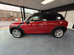 2014 MINI Countryman 2.0 Cooper D Auto Euro 5 5dr in Red — image 6