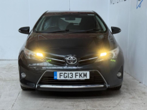 2013 Toyota Auris 1.6 V-Matic Sport Euro 5 5dr in Grey — image 2