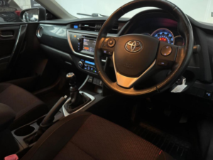 2013 Toyota Auris 1.6 V-Matic Sport Euro 5 5dr in Grey — image 4
