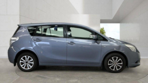 2011 Toyota Verso 1.8 V-Matic Tr Multidrive S Euro 5 5dr in Blue — image 6