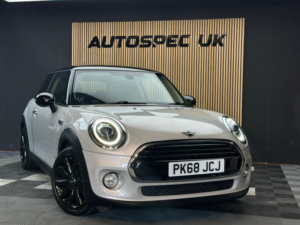 2018 MINI Hatch 1.5 Cooper 3-Door Hatch in Silver — image 2