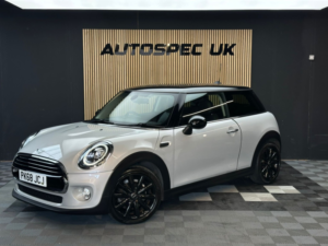 2018 MINI Hatch 1.5 Cooper 3-Door Hatch in Silver — image 3
